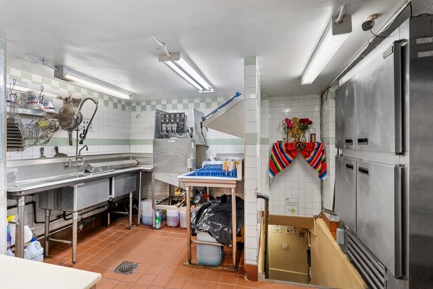 More Photos Of 358 W 23rd St, New York Multifamily For Sale