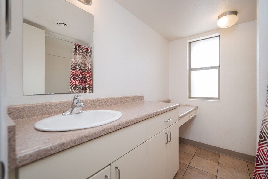 More Photos Of 2432 W Turney Ave, Phoenix Shelter For Sale