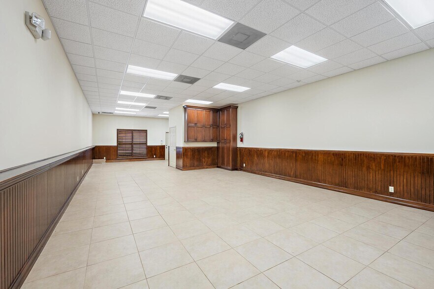 More Photos Of 212 N U.S. Hwy 1, Tequesta Warehouse For Lease