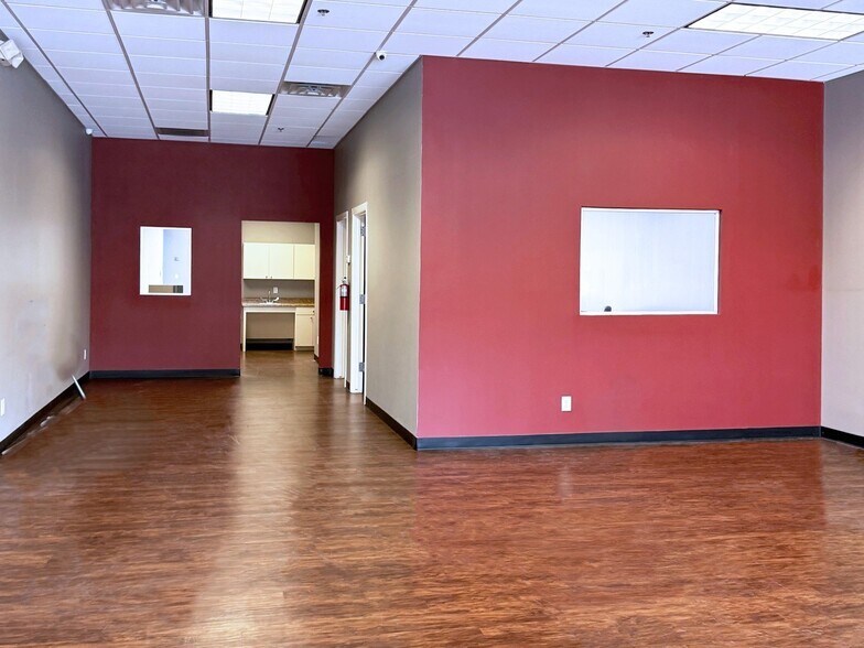 More Photos Of 1920 San Bernardo Ave, Laredo General Retail For Sale