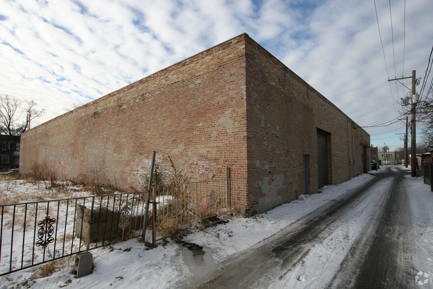 More Photos Of 4718-4722 W Harrison St, Chicago Warehouse For Sale
