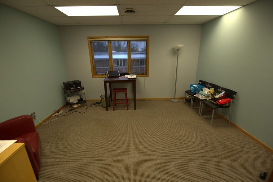 More Photos Of 305 S Greeley St, Stillwater Office For Lease