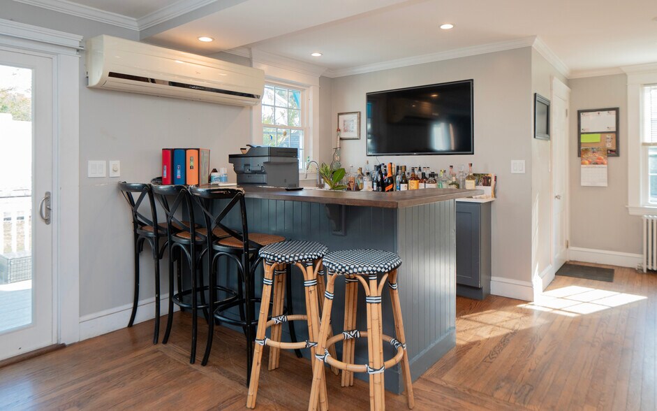 More Photos Of 999 Aquidneck Ave, Middletown Flex For Sale