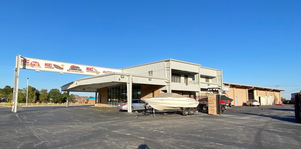 Primary Photo Of 11900 E 350 Hwy, Raytown Service For Sale