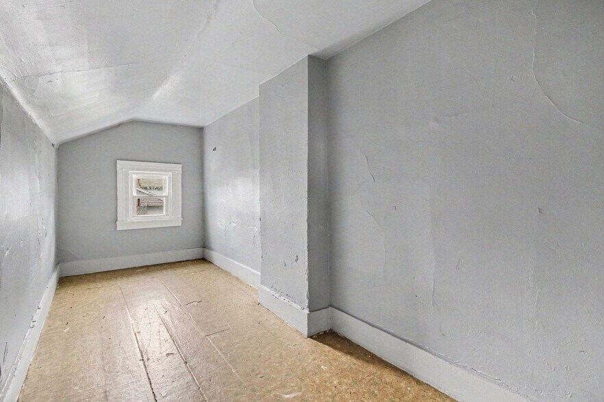More Photos Of 318-320 Lafayette Ave, Bellevue Apartments For Sale