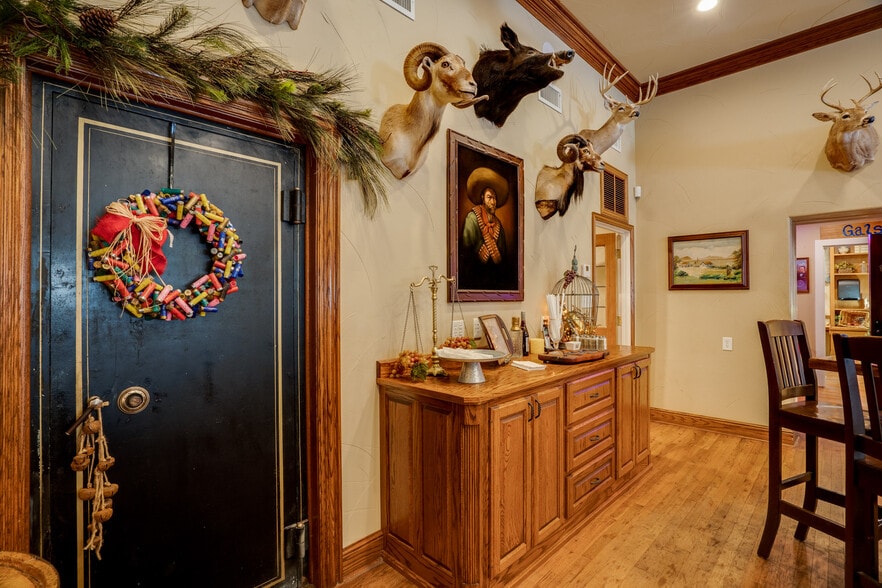 More Photos Of 109 N Main St, Henrietta Specialty For Sale