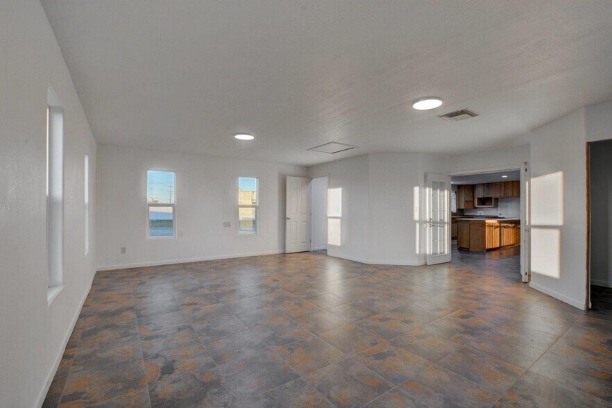 More Photos Of 6804 Agate Rd, White City Flex For Sale