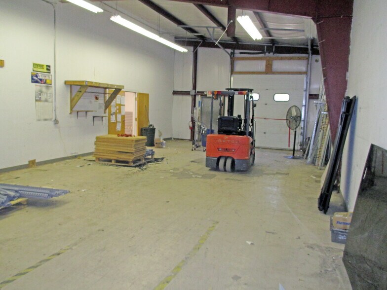More Photos Of 165 Industrial Dr, Dover Warehouse For Lease