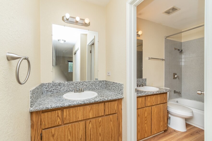 More Photos Of 7856 Old Auburn Rd, Citrus Heights Apartments For Sale