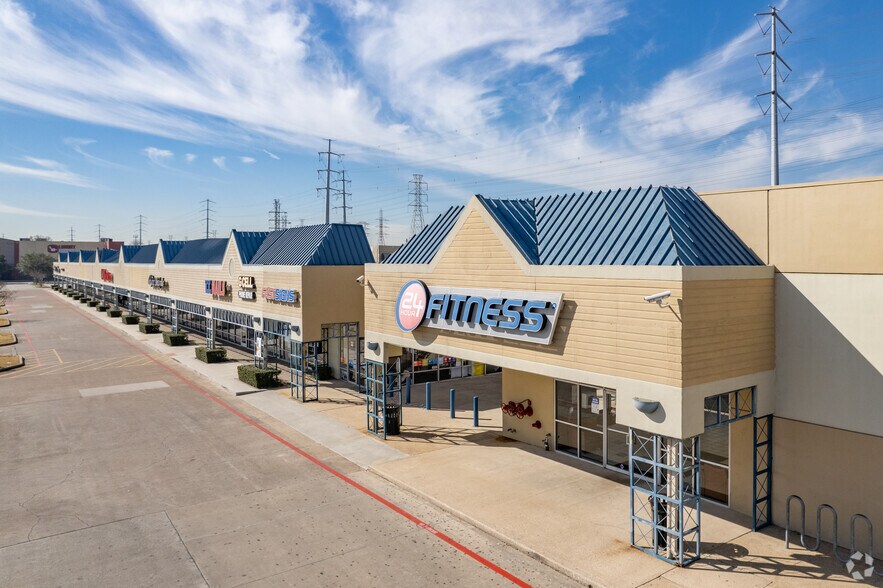 More Photos Of 11410-11430 East Fwy, Houston General Retail For Lease