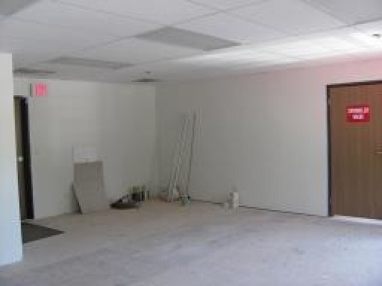 More Photos Of 7 Industrial Rd, Pequannock Office For Lease