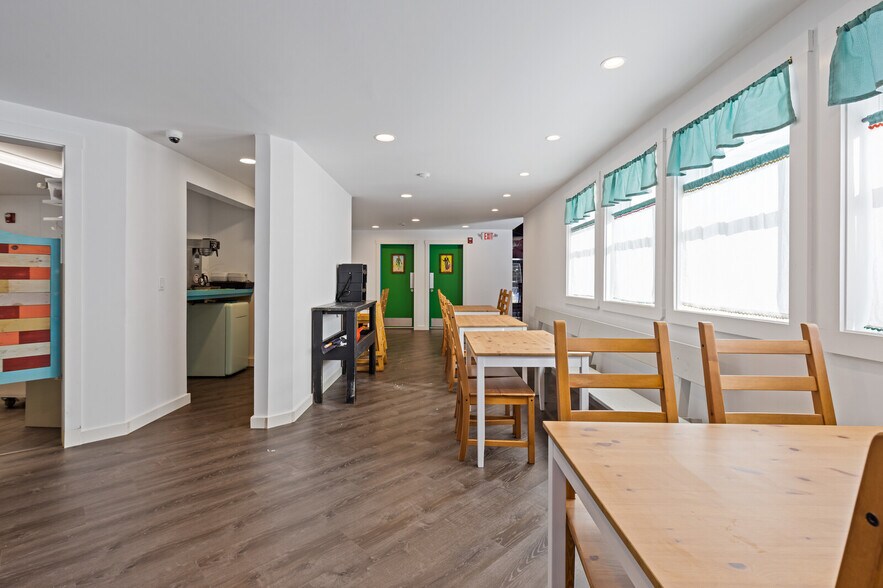 More Photos Of 205 W Main St, Liberty Restaurant For Sale