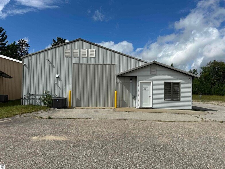 More Photos Of 315 E Dresden St, Kalkaska Warehouse For Sale