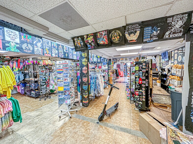 More Photos Of 303 Main St, Newport Beach Apartments For Lease