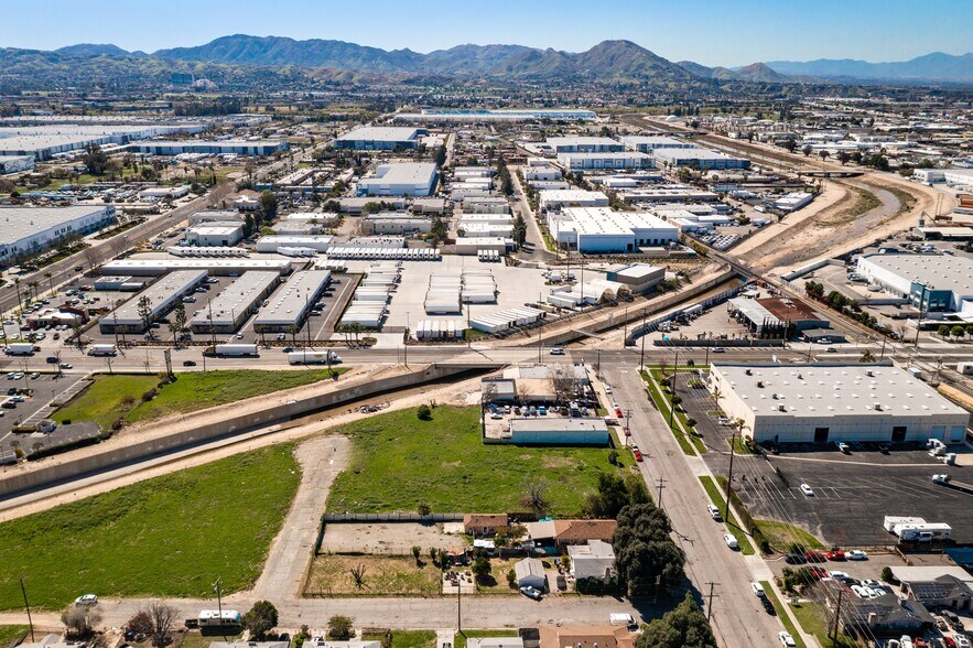 More Photos Of 471 S Allen St, San Bernardino Service For Sale