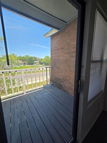 More Photos Of 2423 W Slaughter Ln, Austin Multifamily For Sale