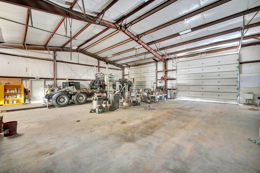 More Photos Of 2451 W Murphy St, Odessa Warehouse For Sale