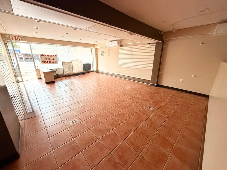 More Photos Of 4564 Bell Blvd, Bayside Apartments For Lease