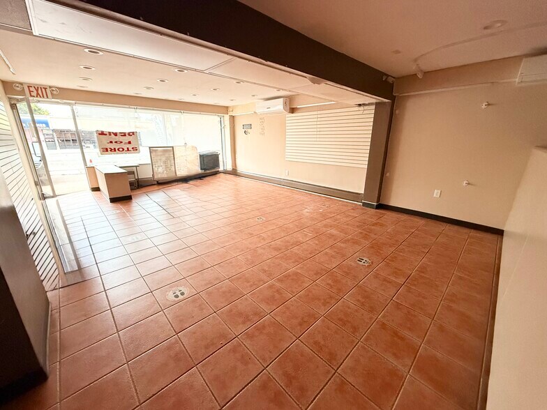 More Photos Of 4564 Bell Blvd, Bayside Apartments For Lease