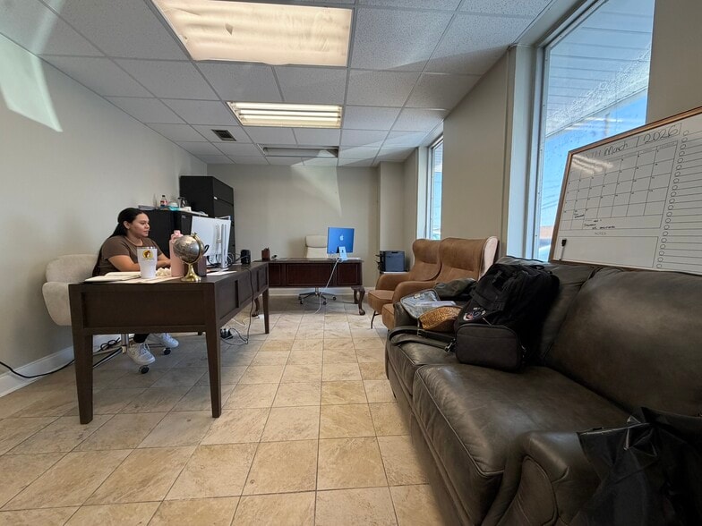 More Photos Of 2601 Lexington St, Kenner Warehouse For Sale