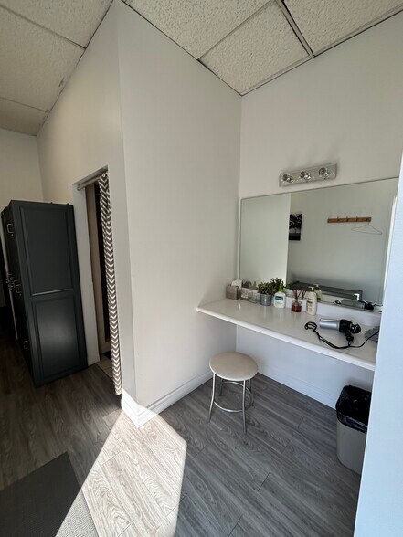 More Photos Of 4367 Woodman Ave, Sherman Oaks Unknown For Lease