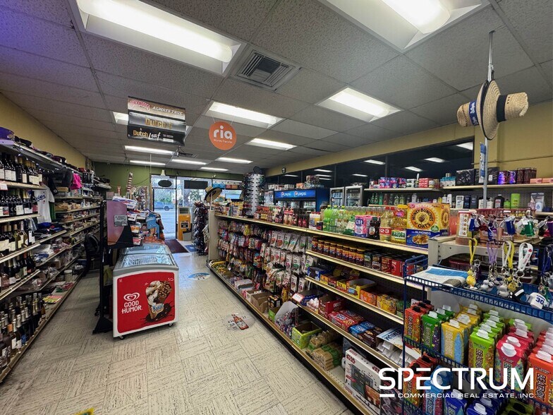 More Photos Of 21101-21163 Victory Blvd, Canoga Park Storefront Retail Office For Lease