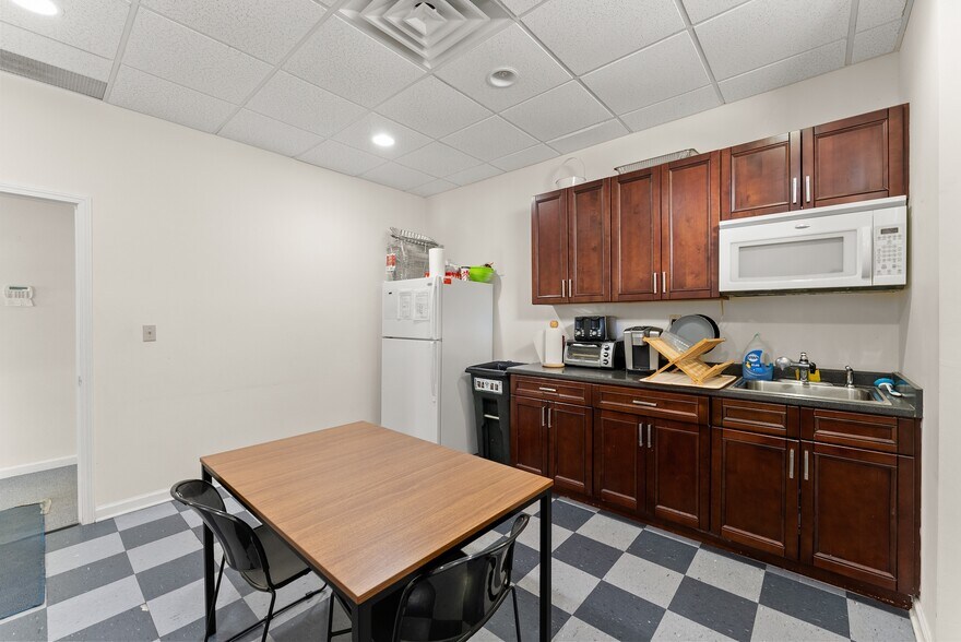 More Photos Of 950 Scales Rd, Suwanee Medical For Lease