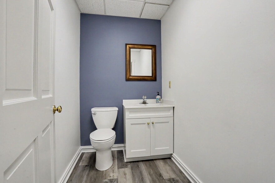More Photos Of 27 Mill Plain Rd, Danbury Office For Sale
