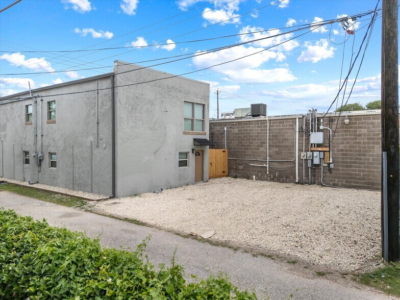 More Photos Of 1010 27th st, Galveston Apartments For Sale