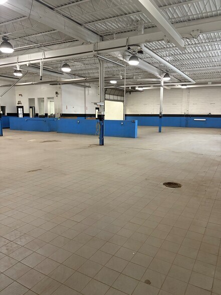 More Photos Of 2011 St Clair Ave NE, Cleveland Auto Repair For Sale