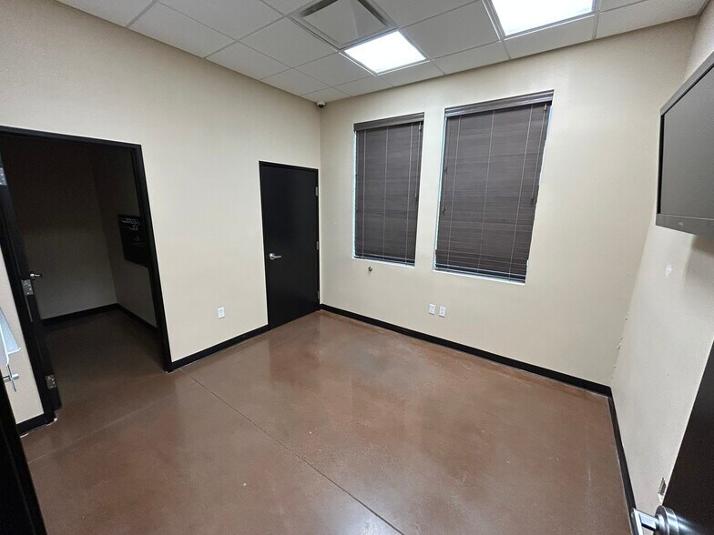 More Photos Of 685 E Geronimo St, Chandler Warehouse For Lease