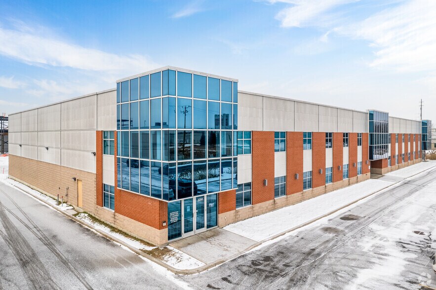 Primary Photo Of 3250-3262 Rue F.-X.-Tessier, Vaudreuil-dorion Light Distribution For Sale