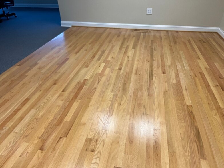 More Photos Of 165 N Renfro St, Mount Airy Office For Sale