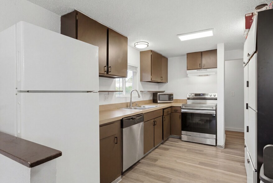 More Photos Of 22659 Pacific Hwy S, Des Moines Flex For Sale