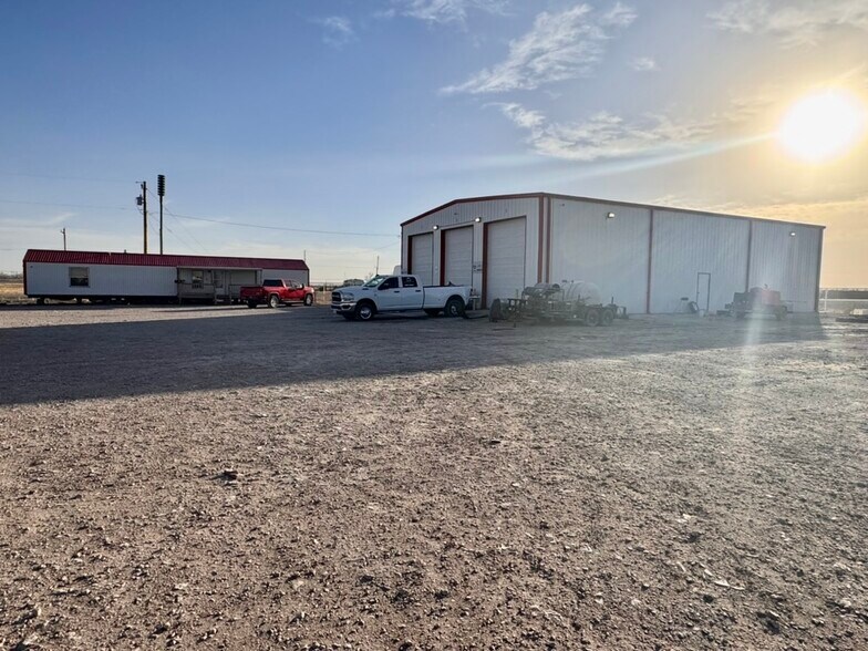 Primary Photo Of 5210 W Dunnam St, Hobbs Truck Terminal For Sale