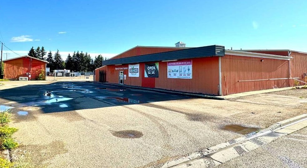 Primary Photo Of 6103 54 St, Ponoka Warehouse For Lease