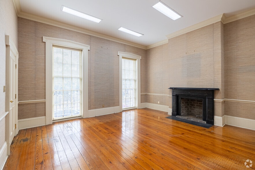 More Photos Of 120-124 W Liberty St, Savannah Office Residential For Sale