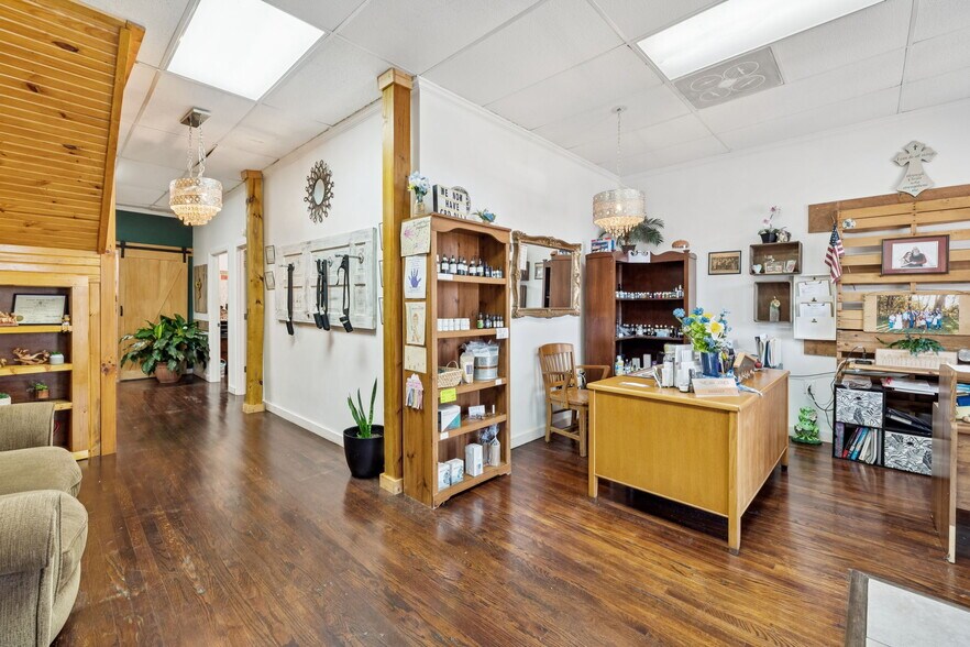 More Photos Of 220 Public Sq, Lafayette General Retail For Sale