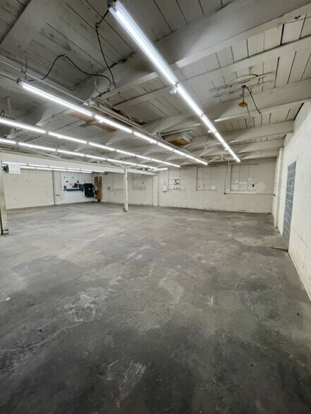 More Photos Of 4100-4112 Aquarium Pl, Baltimore Light Manufacturing For Lease