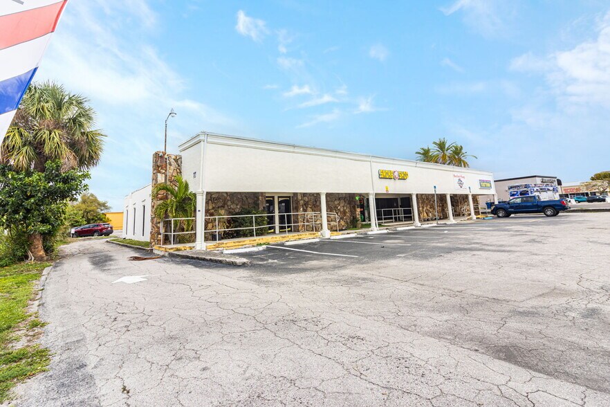 More Photos Of 4434-4458 S Cleveland Ave, Fort Myers Freestanding For Sale
