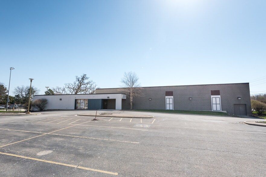 More Photos Of 243 W Roosevelt Rd, West Chicago Bowling Alley For Lease