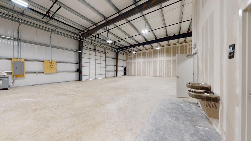More Photos Of 1501 Leander Dr, Leander Warehouse For Lease