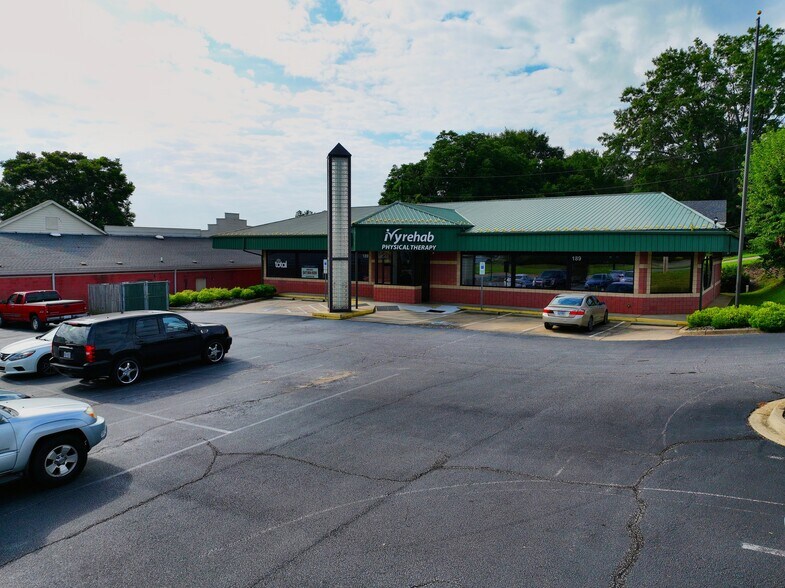 More Photos Of 189 W Main St, Forest City General Retail For Sale