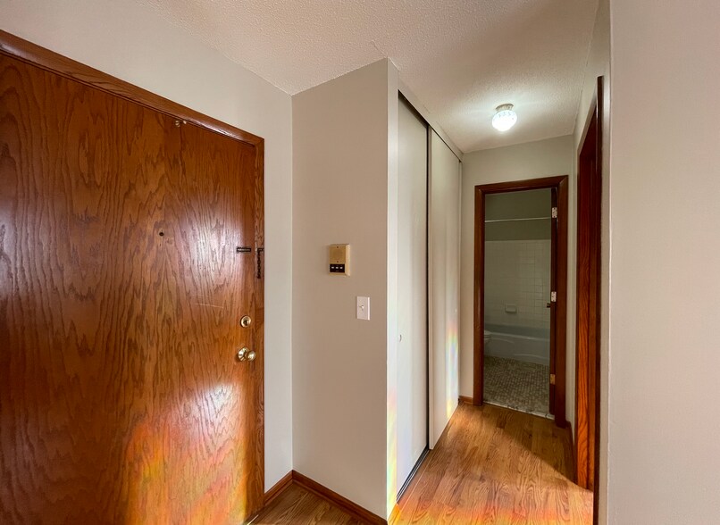 More Photos Of 2637 Pleasant Ave S, Minneapolis Apartments For Sale