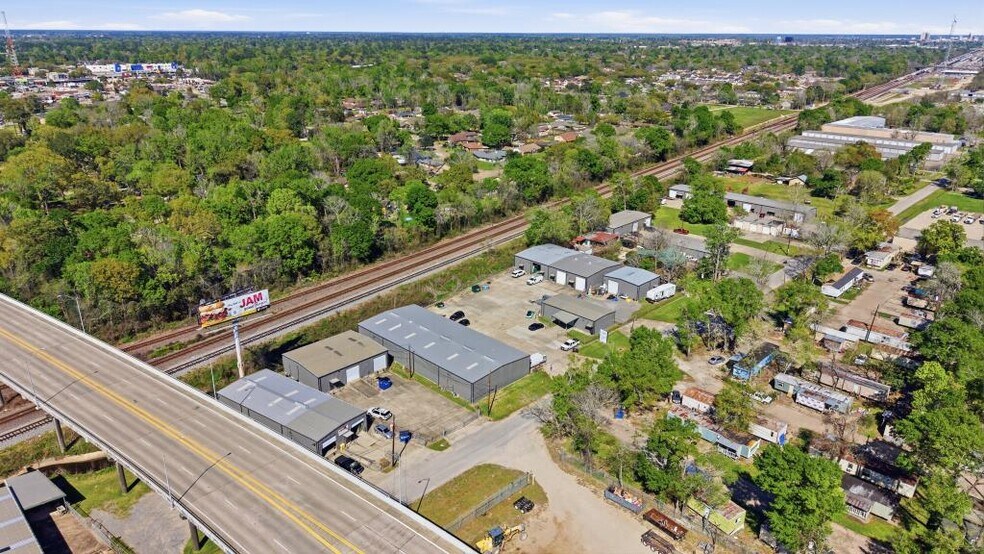 More Photos Of 6550 Westwood Blvd, Beaumont Warehouse For Lease