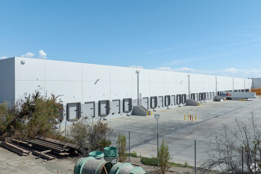 More Photos Of 15970 Mountain Ave, Chino Distribution For Lease