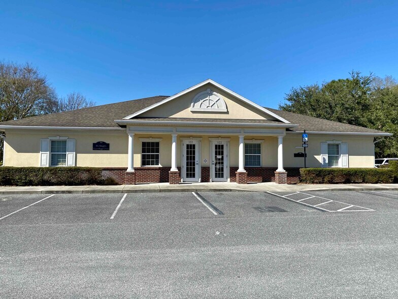 Primary Photo Of 929 N US Hwy 27/441, Lady Lake Medical For Lease