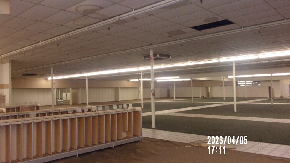 More Photos Of 1656 Martin Luther King Blvd N, Greenville Department Store For Sale