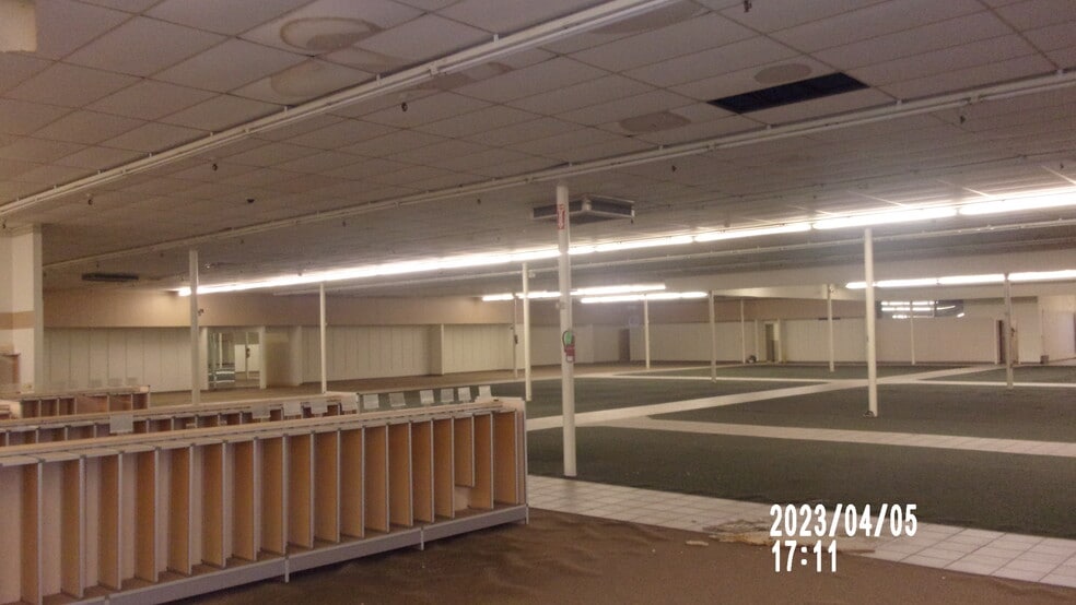 More Photos Of 1656 Martin Luther King Jr Blvd, Greenville Department Store For Lease