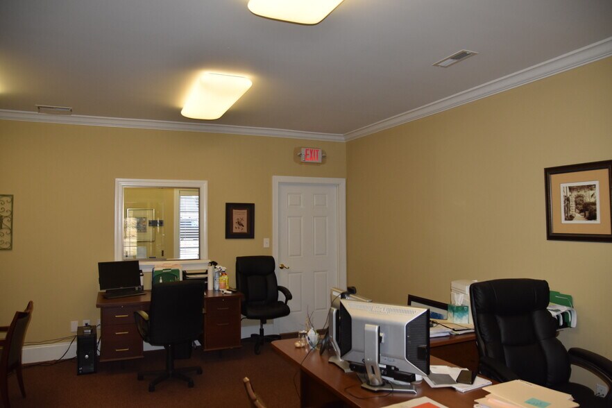 More Photos Of 2719 Graves Dr, Goldsboro Office For Lease